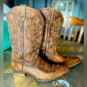 Women’s Ariat boots like new!!! Sz.10 Excellent Condition!!!!